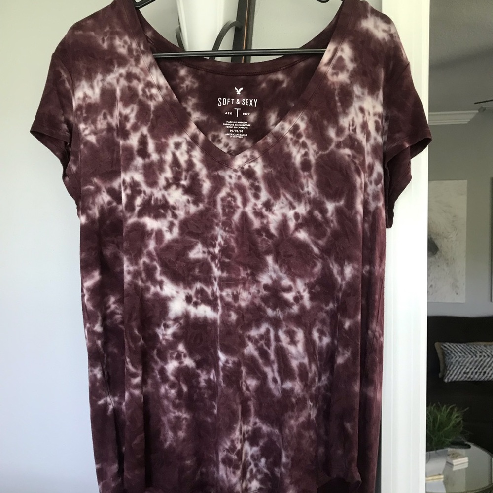 American Eagle V neck shirt